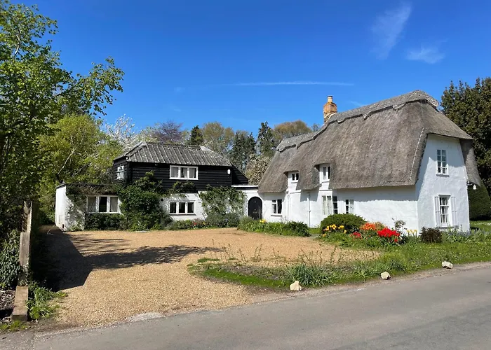 Beautifully Appointed One-Bedroom Cottage
