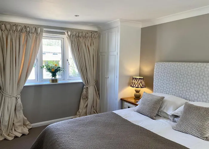 Beautifully Appointed One-Bedroom Cottage