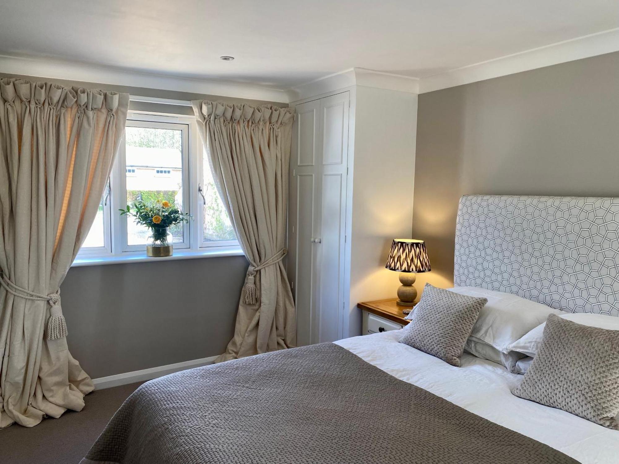 Apartment Beautifully Appointed One-bedroom *